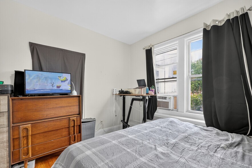 More Photos Of 154 Chestnut Ave, Jersey City Restaurant For Sale