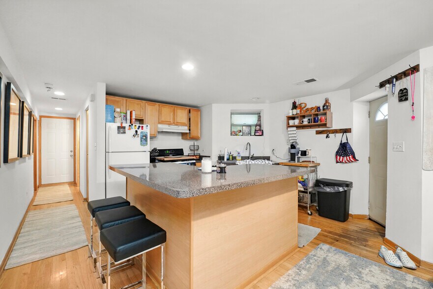 More Photos Of 3135 N Clifton Ave, Chicago Apartments For Sale