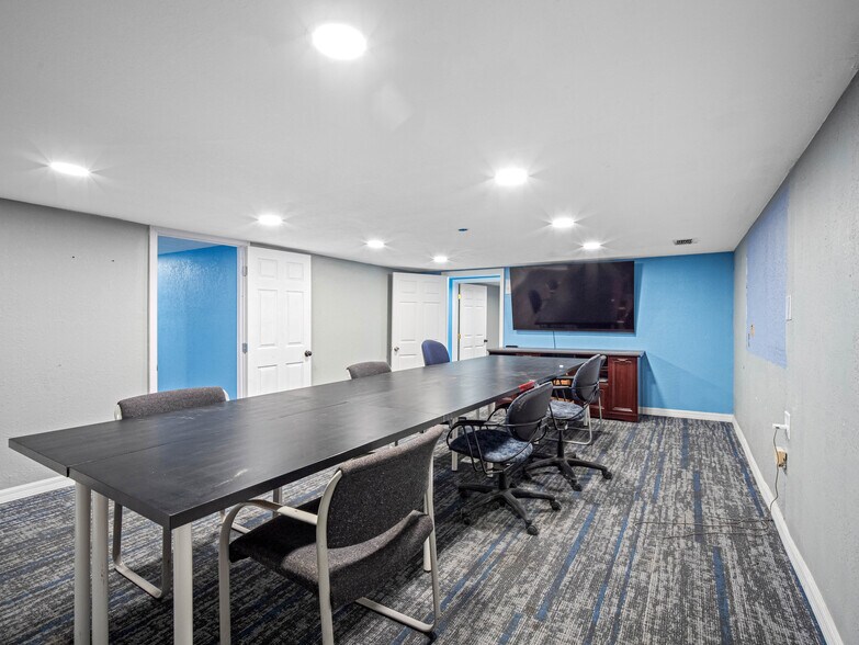 More Photos Of 16299 Cortez Blvd, Brooksville Service For Sale