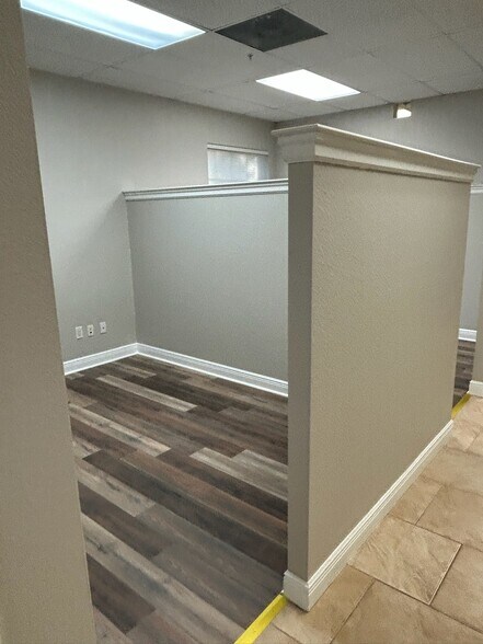 More Photos Of 375 Commercial Ct, Venice Office For Lease