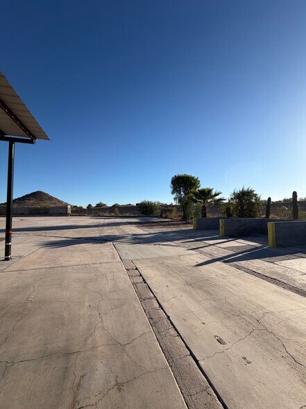 More Photos Of 1974 E Deer Valley Rd, Phoenix Contractor Storage Yard For Lease