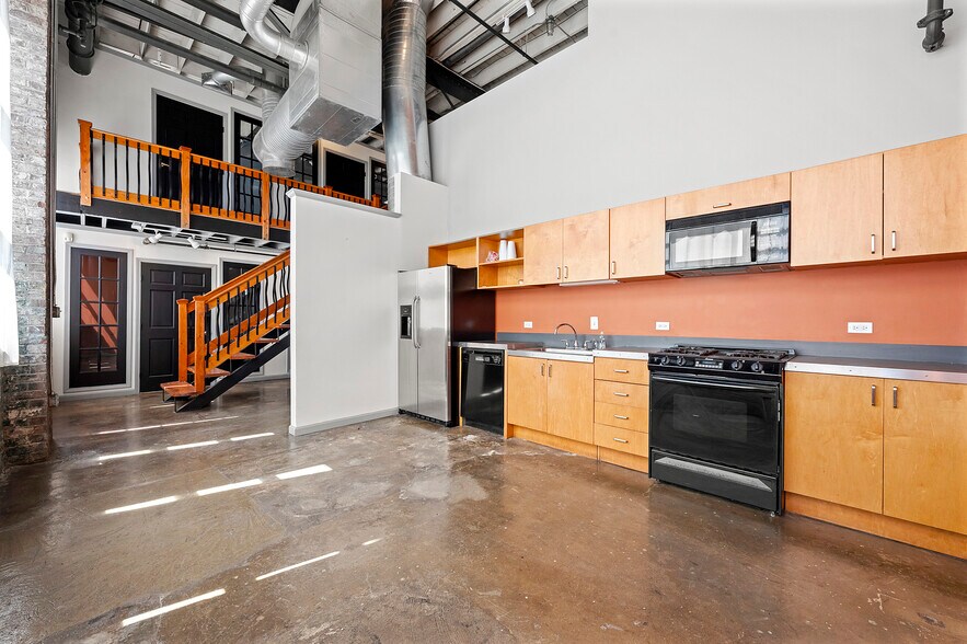 More Photos Of 949 W Marietta St NW, Atlanta Office For Sale