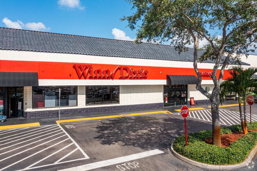 Primary Photo Of 4849-4895 Golden Gate Pky, Naples Unknown For Lease