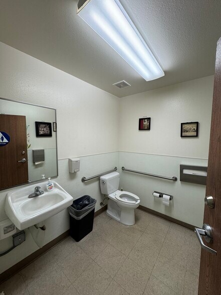More Photos Of 2300 Knoll Dr, Ventura Manufacturing For Lease