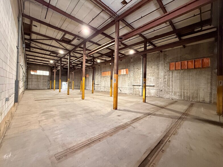 More Photos Of 400 A St, Granite City Warehouse For Lease