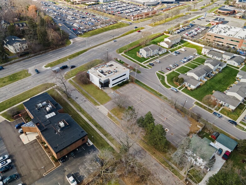 More Photos Of 44060 Woodward Ave, Bloomfield Hills Medical For Lease