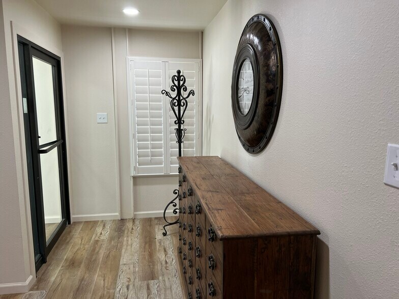 More Photos Of 4527 Lake Shore Dr, Waco Office For Lease