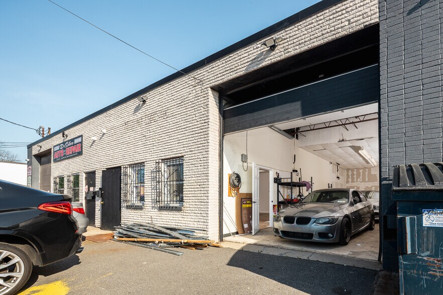 More Photos Of 385 Sheffield Ave, West Babylon Flex For Lease