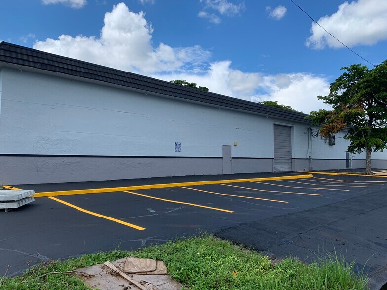 More Photos Of 2380-2400 SW 60th Way, Miramar Warehouse For Lease