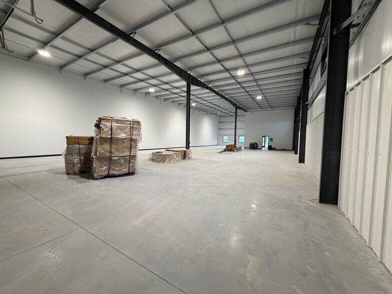 More Photos Of 830 Wesco Pky, Sheridan Warehouse For Lease
