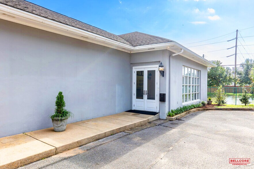 More Photos Of 427 Garden St, Pensacola General Retail For Lease