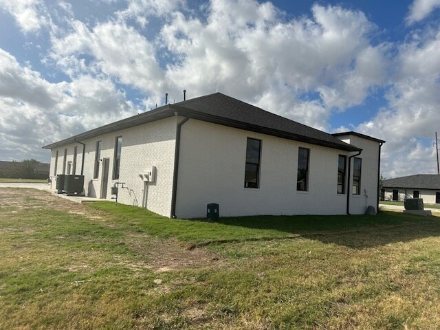 More Photos Of 1010 S Santa Fe Ave, Moore Office For Sale