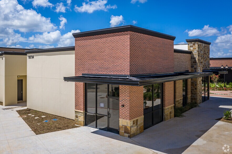 More Photos Of 18722 University Blvd, Sugar Land Unknown For Lease
