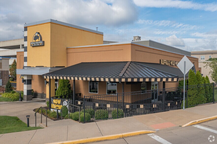 More Photos Of 1210 Strassner Dr, Brentwood Restaurant For Lease