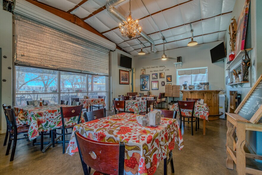 More Photos Of 433 W Smokey Bear Blvd, Capitan Freestanding For Sale