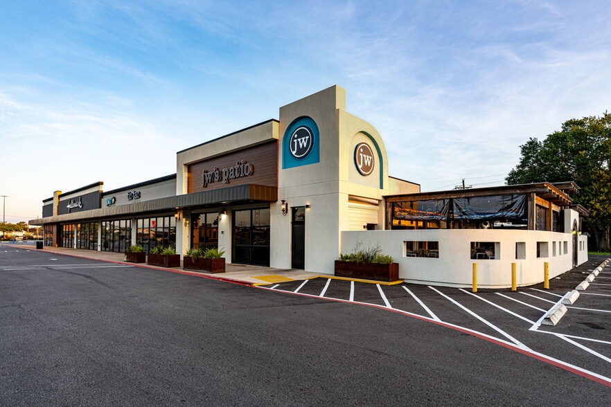 More Photos Of 6210-6410 Phelan Blvd, Beaumont Unknown For Lease