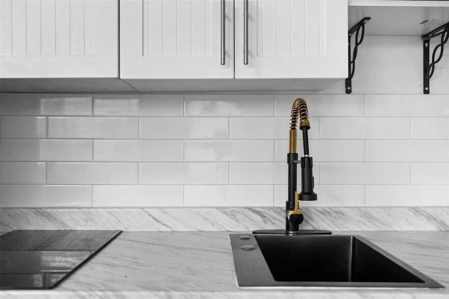 More Photos Of 2822 Pine Tree Dr, Miami Beach Apartments For Sale