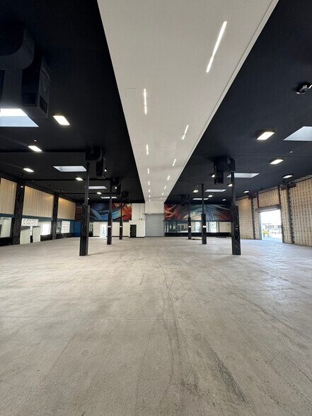 More Photos Of 18420 Hart St, Reseda Warehouse For Lease