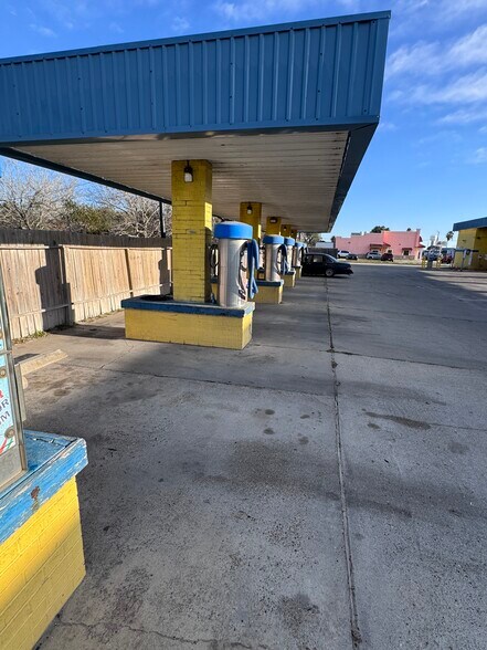 More Photos Of 952 S Commercial St, Aransas Pass Carwash For Sale