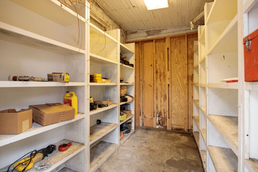 More Photos Of 217 E Williamsburg Rd, Sandston Office For Sale