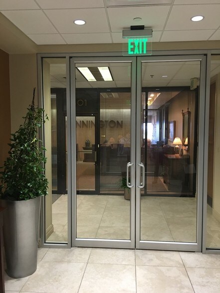 More Photos Of 2237 S Acadian Trwy, Baton Rouge Office For Lease