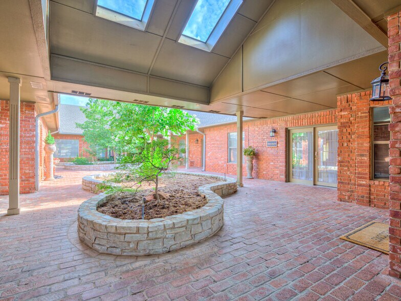 More Photos Of 1320 E 9th St, Edmond Medical For Lease