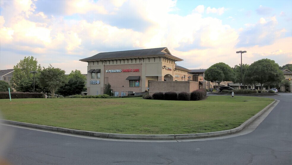 More Photos Of 1120 Peachtree Industrial Blvd, Suwanee General Retail For Lease