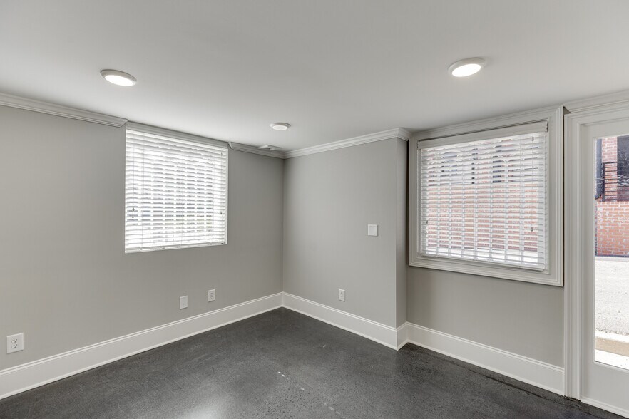 More Photos Of 55 Scott St, Buford Office For Lease