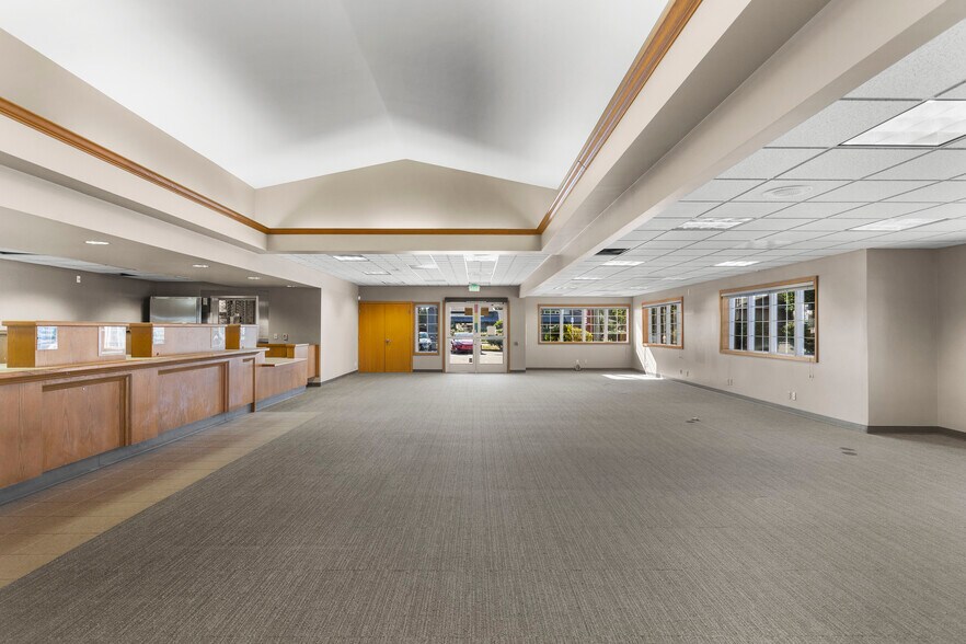 More Photos Of 3506 168th St NE, Arlington Bank For Sale