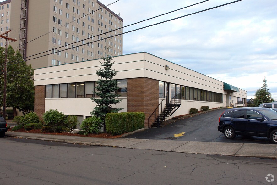 More Photos Of 4425 NE Broadway St, Portland Office For Lease