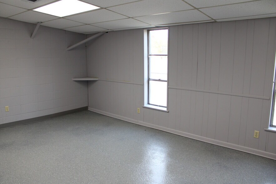 More Photos Of 6112 Patterson Rd, Little Rock Light Distribution For Sale