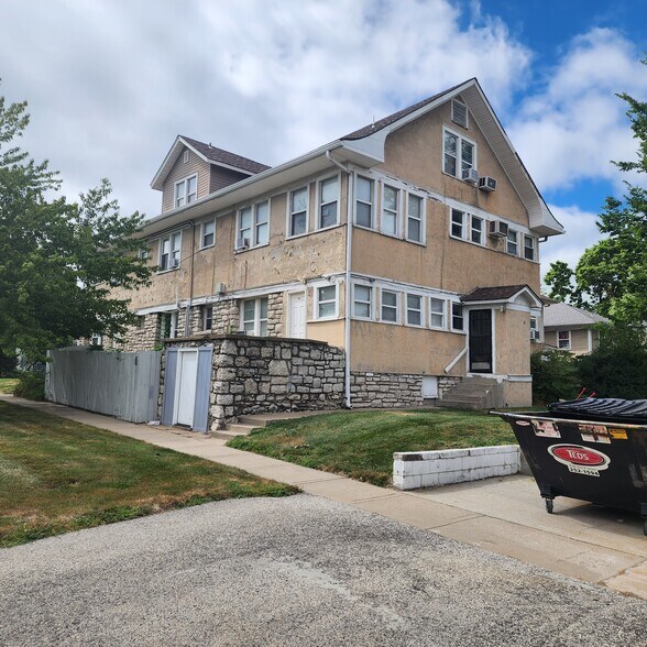 Primary Photo Of 401 N Spring St, Independence Apartments For Sale