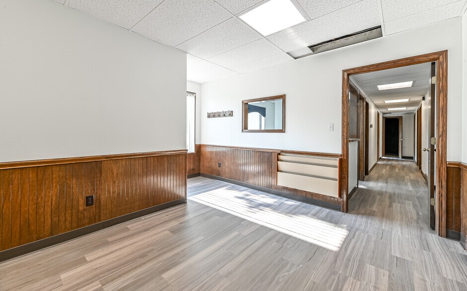 More Photos Of 508-512 N Jefferson st, New Castle Medical For Sale