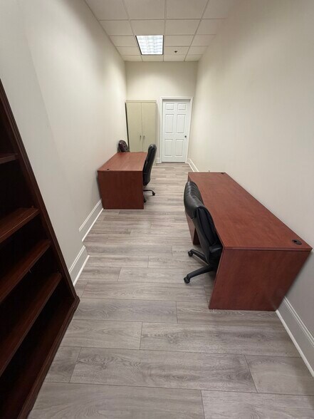More Photos Of 2325 Log Cabin Dr SE, Atlanta Office For Lease