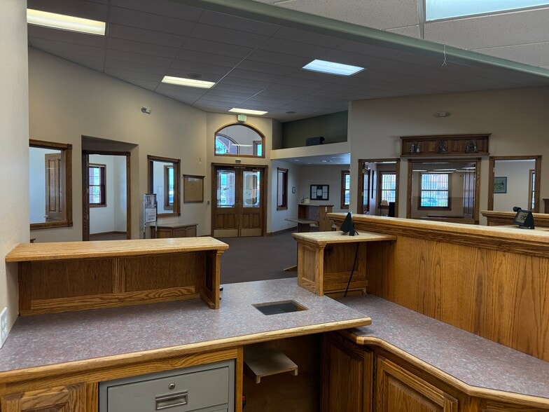 More Photos Of 500 U.S. 50 Business Loop, Olathe General Retail For Sale