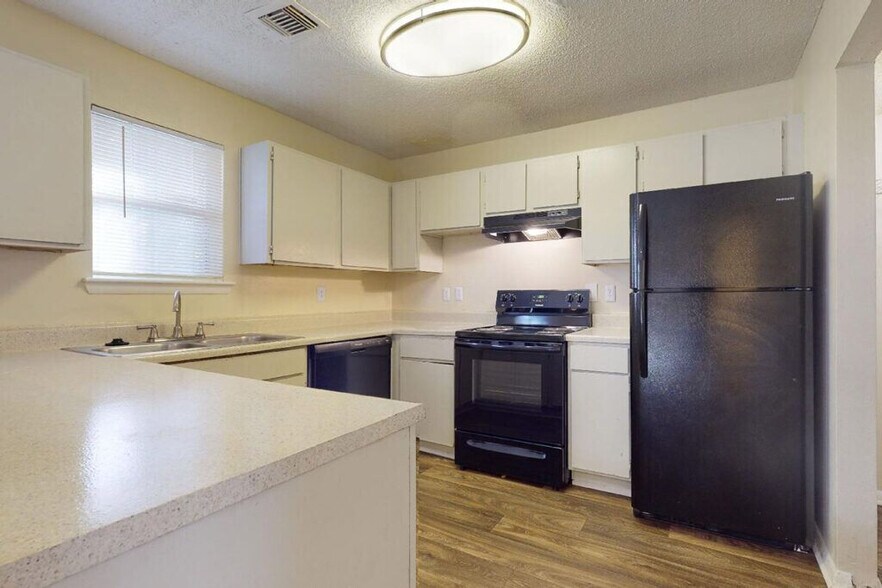 More Photos Of 5816 Covington Hwy, Decatur Apartments For Sale