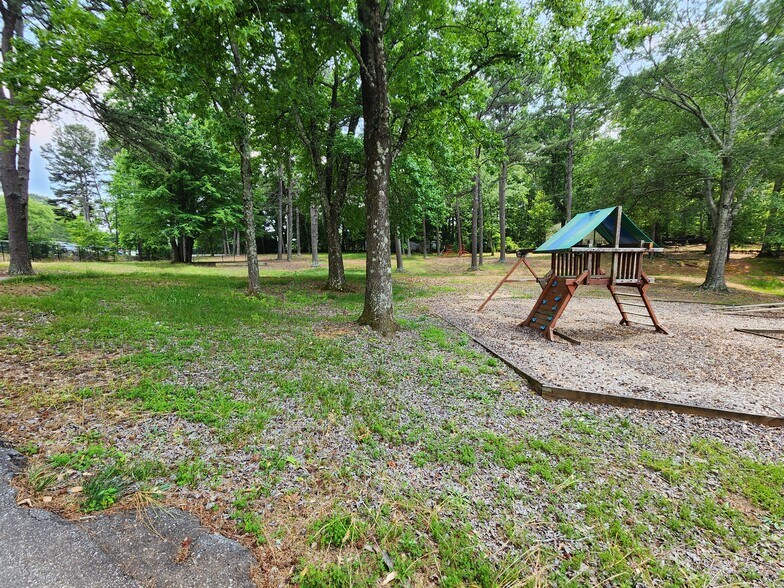 More Photos Of 2 Fisher Rd, Greenville Schools For Lease