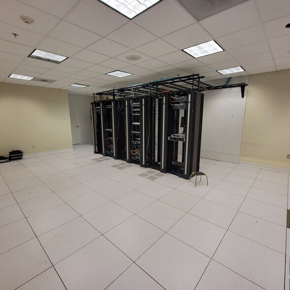 More Photos Of 500 Economy Ct, Freeport Office For Lease