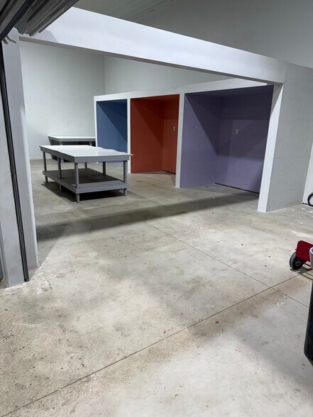 More Photos Of 510 Randle St, Valparaiso Manufacturing For Lease