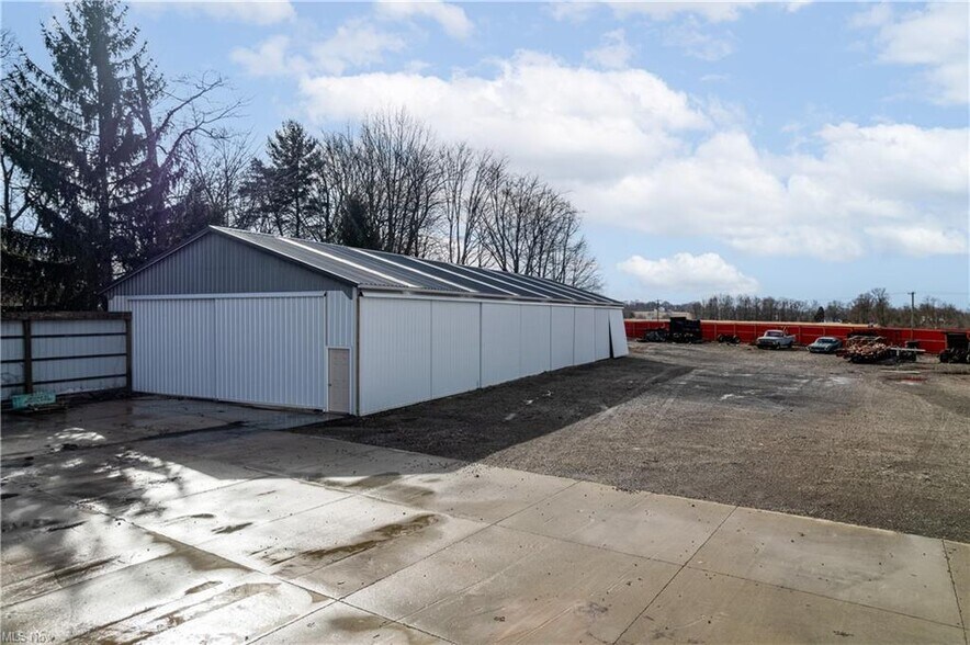 More Photos Of 15355 Old Lincoln Way, Dalton Light Manufacturing For Sale