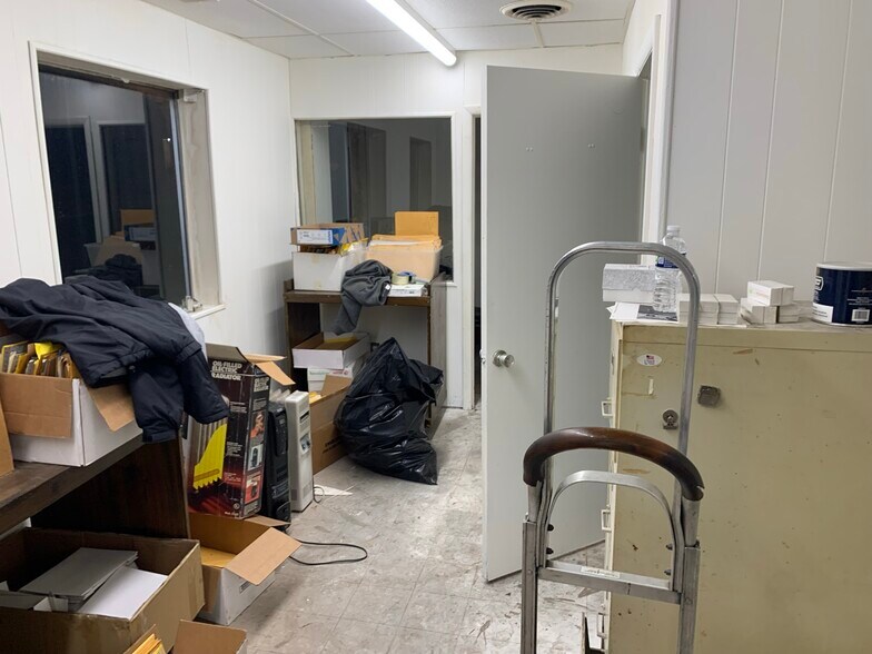 More Photos Of 3415-3501 Windom Rd, Brentwood Warehouse For Lease
