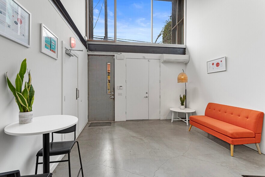 More Photos Of 1322 Innes Pl, Venice Office Residential For Sale