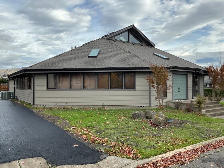 More Photos Of 400 Williamson Way, Ashland Office Residential For Sale