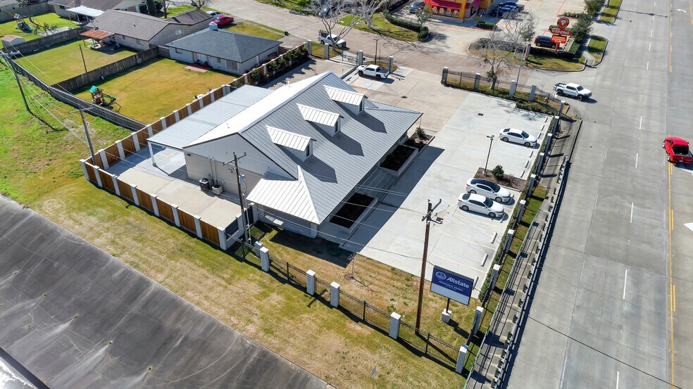 More Photos Of 8602 Spencer Hwy, La Porte Medical For Lease