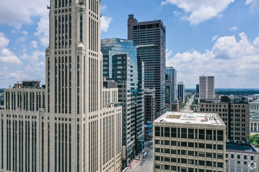 More Photos Of 10 W Broad St, Columbus Office For Lease