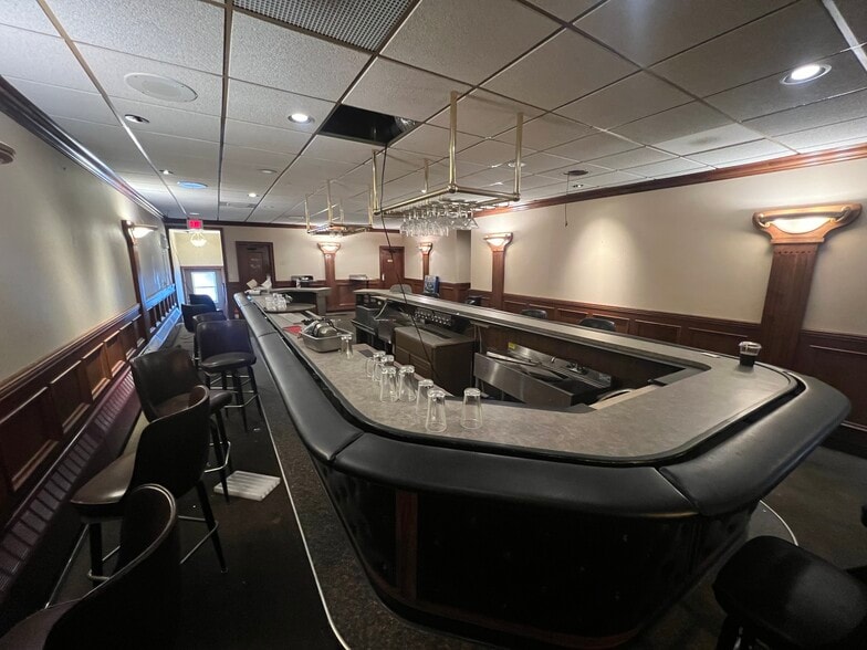 More Photos Of 532 Grand Ave, Little Chute Restaurant For Lease
