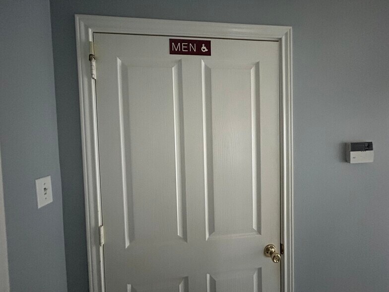 More Photos Of 2003 E US Highway 84, Palestine Office For Sale