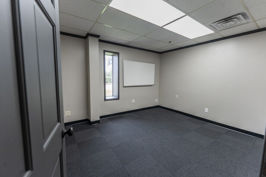 More Photos Of 1125 Hayes Industrial Dr, Atlanta Warehouse For Sale