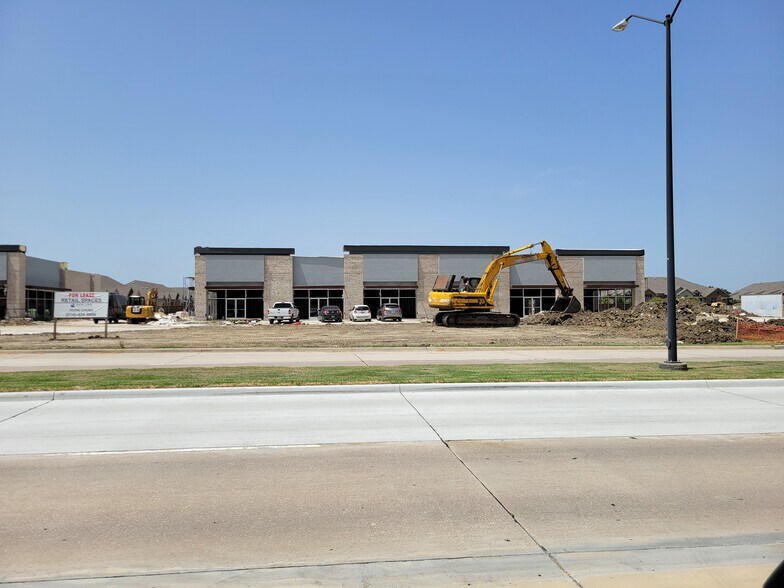 More Photos Of 7535 Lake Ridge Pky, Grand Prairie Storefront For Lease
