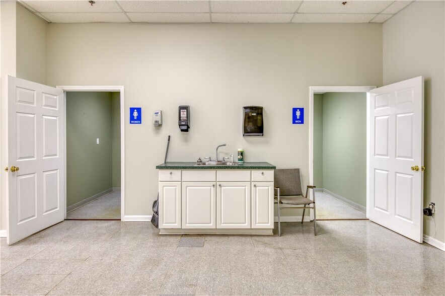More Photos Of 2345 Sandifer Blvd, Westminster Showroom For Lease
